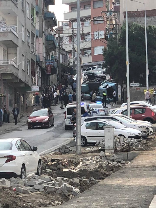 Trabzon’da Yokuş Aşağıya Giderken Freni Boşalan Vinç Yola Devrildi, Kaza Ucuz Atlatıldı