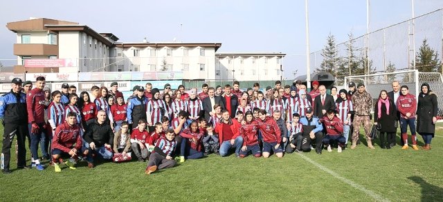 Kimsesiz Çocuklar Trabzonspor Antrenmanını Ziyaret Etti