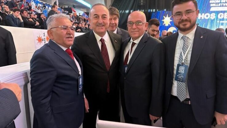 Memduh Büyükkılıç vekil adaylarının yanında