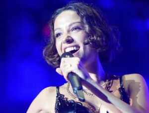 Zeynep Bastık’tan Boğaz’da mükemmel gece