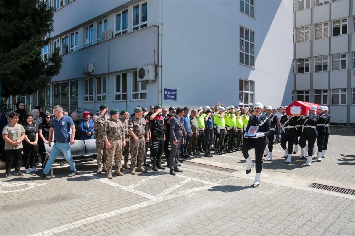 Trabzon’da kanser nedeniyle hayatını yitiren polis memuru için merasim düzenlendi
