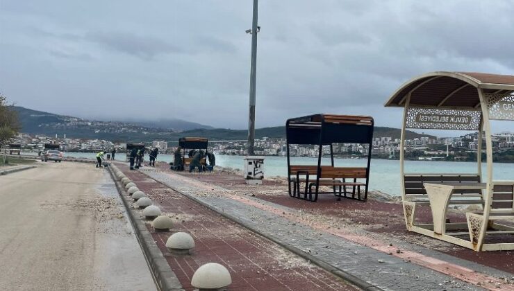 Bursa Gemlik kıyı yolu ulaşıma yine açıldı