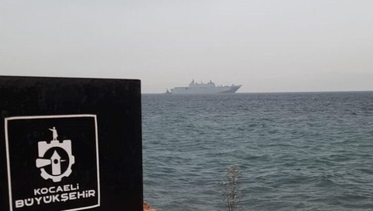 TCG Anadolu Körfez’e demir attı