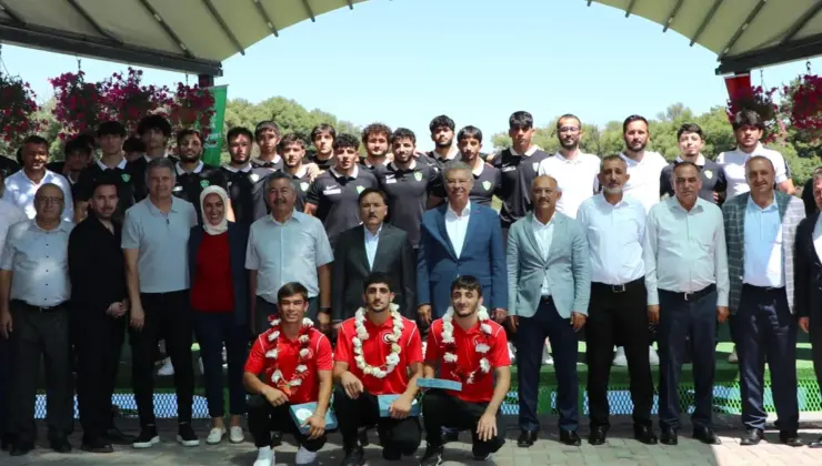 Kayseri Şekersporlu mili güreşçiler için ödül merasimi