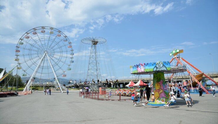 Trabzon Büyükşehir Belediyesi, sevgi meskenlerinde kalan çocuklar için lunapark aktifliği düzenledi