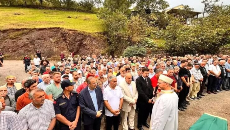 Trabzon’da akrabaları tarafından bıçaklanarak öldürülen Kasım Altuntaş toprağa verildi