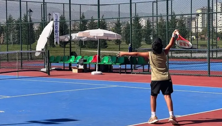 Kayseri Büyükşehir’den heyecanlı tenis turnuvası