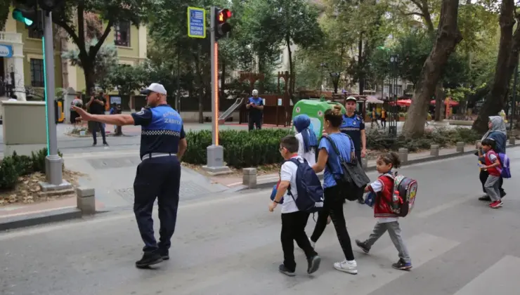 Kocaeli Büyükşehir Zabıtası vazifede okul önleri inançta