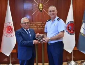 Lider Büyükkılıç’tan Garnizon Komutanlığı’na atanan Acar’a güzel olsun ziyareti