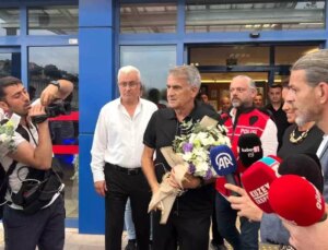 Şenol Güneş Trabzon’da Çiçeklerle Karşılandı