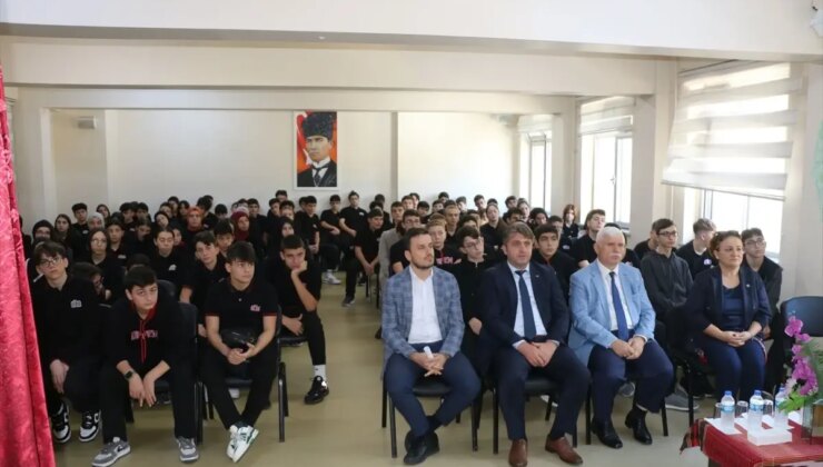 Trabzon’da Coğrafik Etrafa Ahenk ve Tarih Tabloları Söyleşisi Gerçekleştirildi