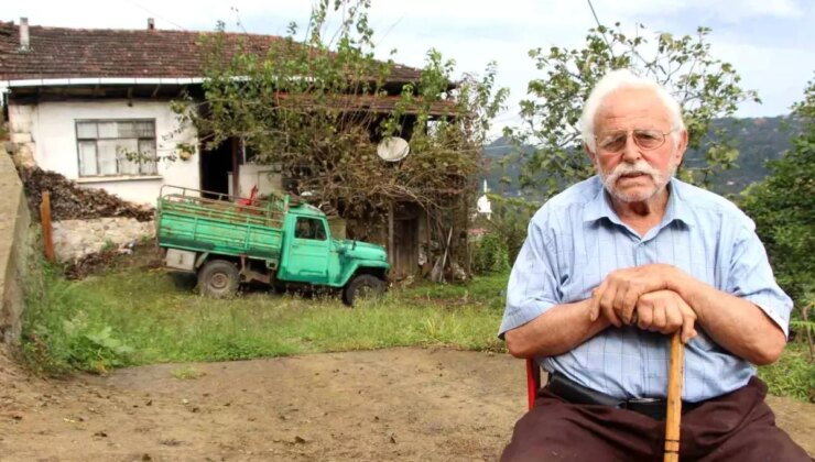 93 Yaşındaki Kamyoncu, Emektar Aracının Mezarı Yanında Olmasını Vasiyet Etti