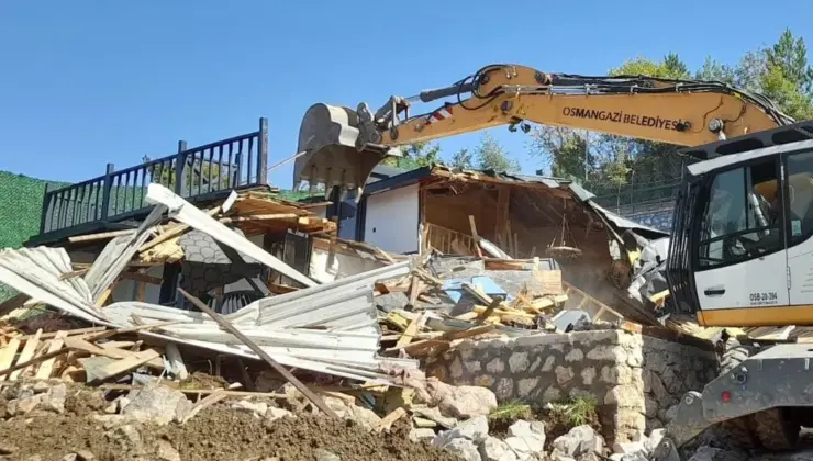 Bursa Osmangazi’de bir ‘kaçak’ daha yıkıldı!