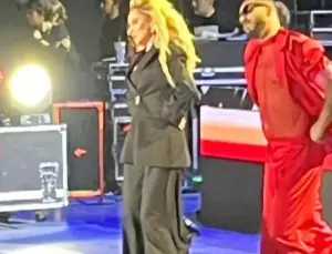 Hadise, Bursa’da izleyenleri büyüledi