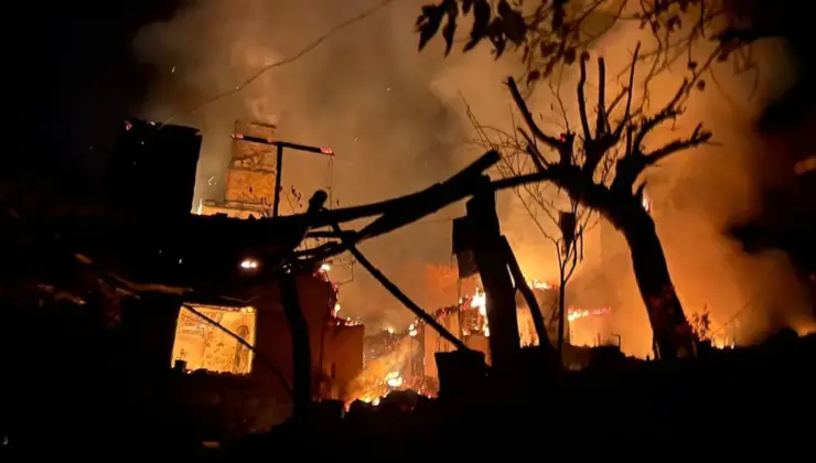 Bilecik İnhisar’da yangın! 3 mesken kullanılamaz hale geldi