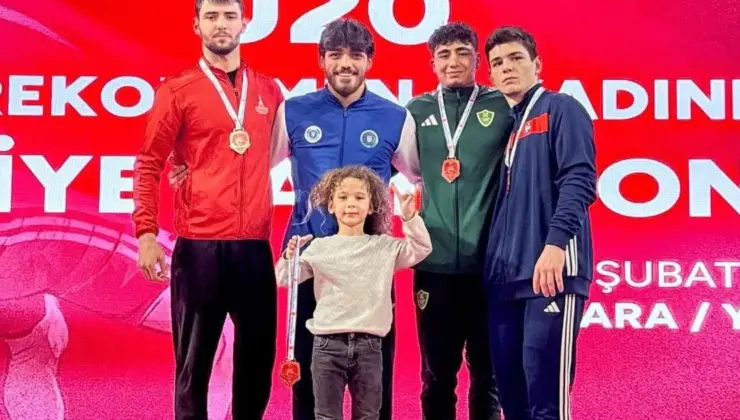 Bursa Büyükşehir füreşçileri 3 madalya ile döndü