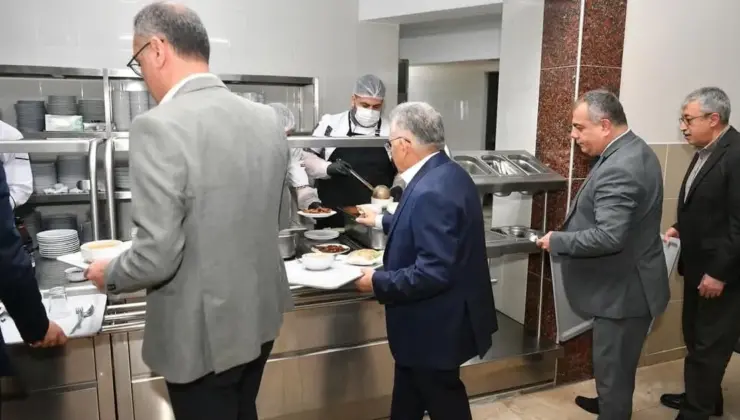 KASKİ çalışanına Lider Büyükkılıç morali
