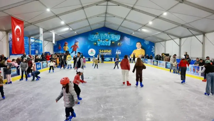 Nevşehir’de buz pateni pisti açıldı