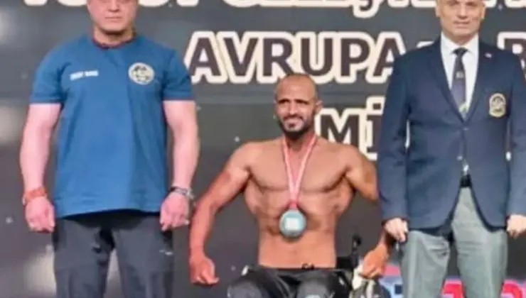 Ağrılı atletlerden madalya