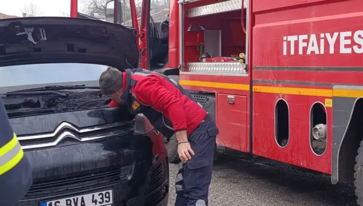 Bilecik Pazaryeri’nde seyir halindeki minibüste yangın