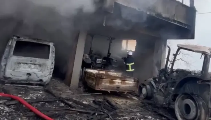 Düzce’de garaj yangınında 6 araç kullanılamaz hale geldi