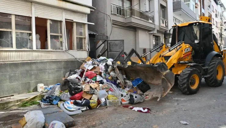 İzmir Karabağlar’da çöp konut temizlendi.. 15 kamyon atık çıkarıldı