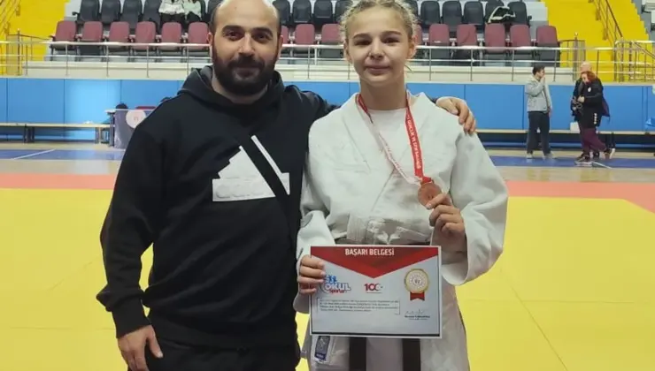 İzmitli Özge Çolak Judoda Türkiye üçüncüsü oldu