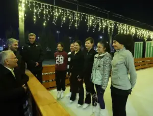 Kayseri Açık Hava Buz Pateni pistinde ikili bayram
