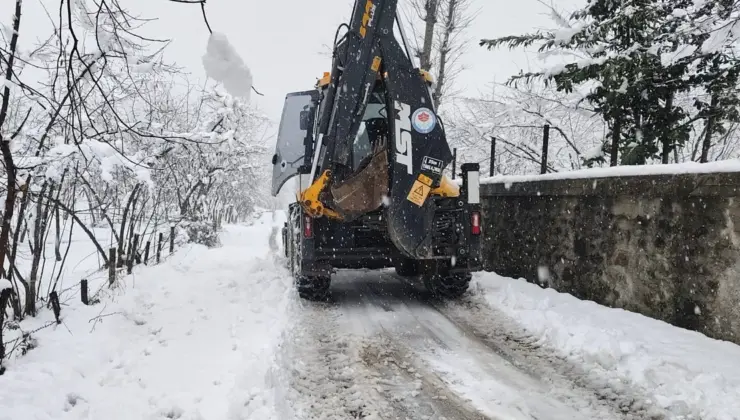 Trabzon’da Büyükşehir grupları kar yağışına karşı alanda