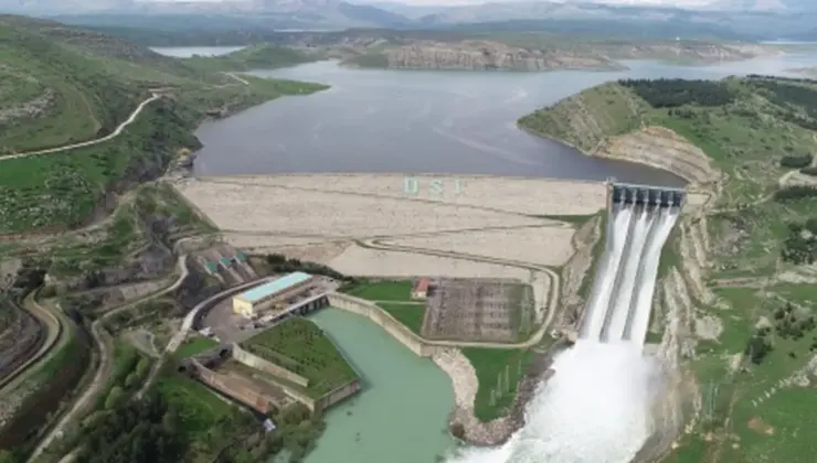 Batman Barajı’nda denetimli su tahliyesi başladı