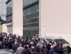 Bursa Büyükşehir’de seçim gerginliği! CHP’liler dışarı çıktı, gerginlik yola taştı!