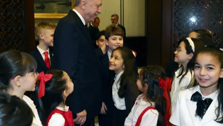 Cumhurbaşkanı Erdoğan, Külliye’de çocukları konuk etti