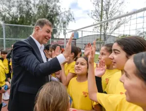 İzmir’de Lider Tugay, sportmen çocuklarla buluştu