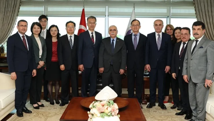Çin Yüksek Halk Mahkemesi heyeti AYM’de