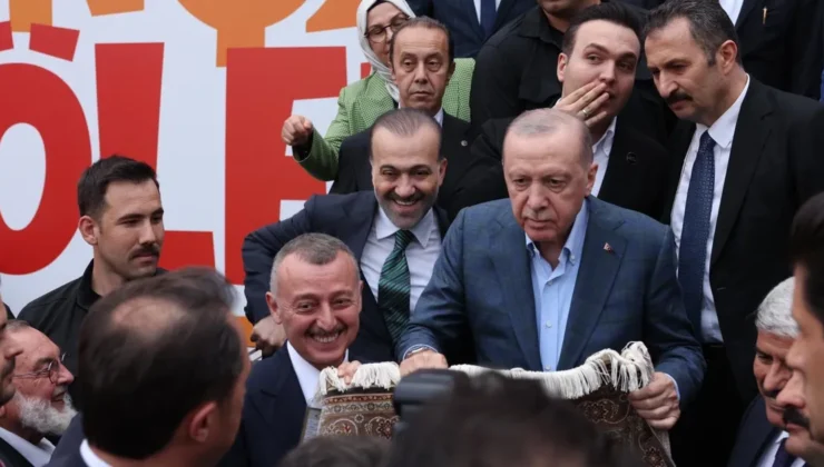 Cumhurbaşkanı Erdoğan Kocaelispor Müzesi için forma imzaladı