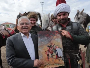 “Erciyes’in Gölgesinde Klasik Atlı Spor Gösterisi”ne büyük ilgi