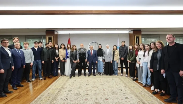 Kayseri’deki Türk Dünyası gençlerinden Lider Büyükkılıç’a ziyaret