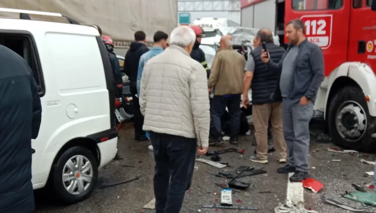 Sakarya’da itfaiye aracı, tır ve 3 araca çarptı!