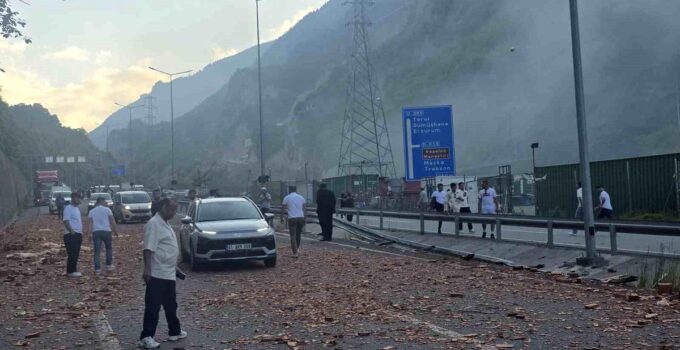 Bariyerlere çarpan kiremit yüklü tırda yangın çıktı