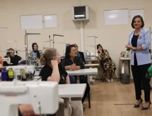 İzmir Karabağlar’da Dokuma Akademi açıldı
