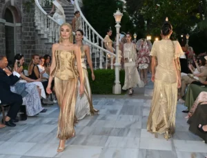 Tuba Ergin’den Büyükada’da ‘karbonsuz’ defile!