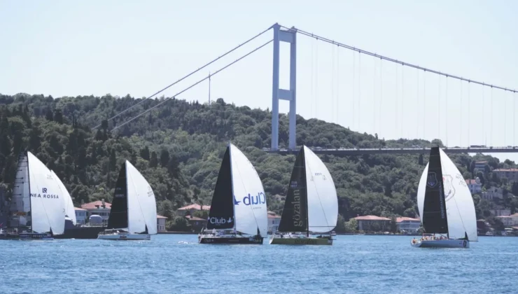 İstanbul Boğazı’nda görkemli coşku