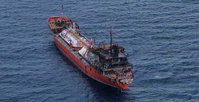 Karadeniz’de Dron Atakları: Yeni Bir Ticari Gemi Hasar Alarak Trabzon’a Demirledi