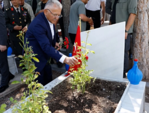Kayseri protokolü 15 Temmuz şehitlerini andı