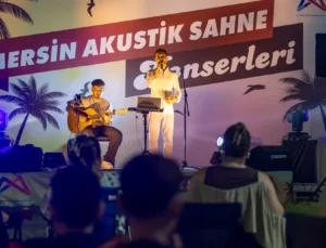 Akustik sahne yaz akşamlarına ritim katıyor