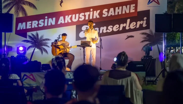 Akustik sahne yaz akşamlarına ritim katıyor