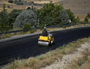 Kayseri Büyükşehir’den kırsalda yol çalışması